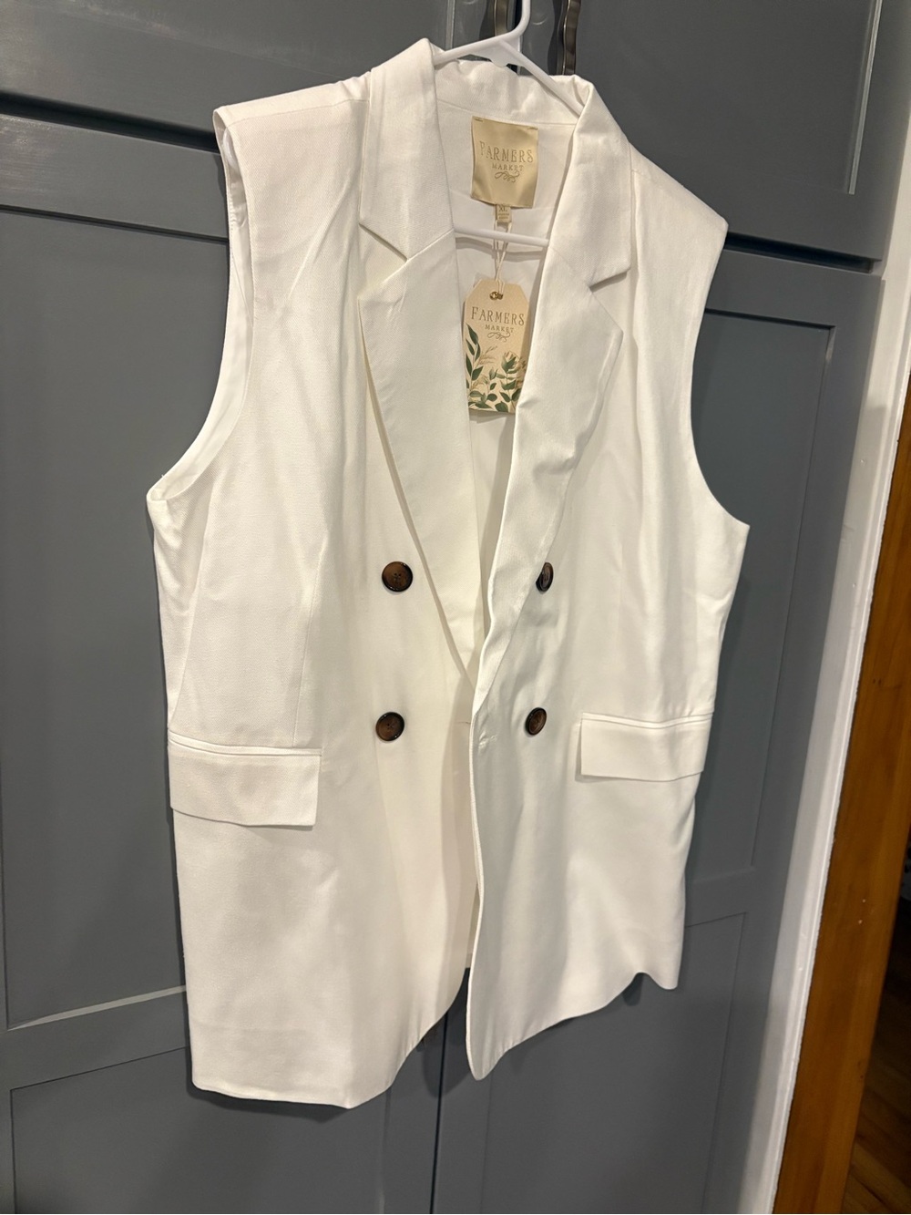 Farmers Market Double-Breasted White Sleeveless Blazer Vest
